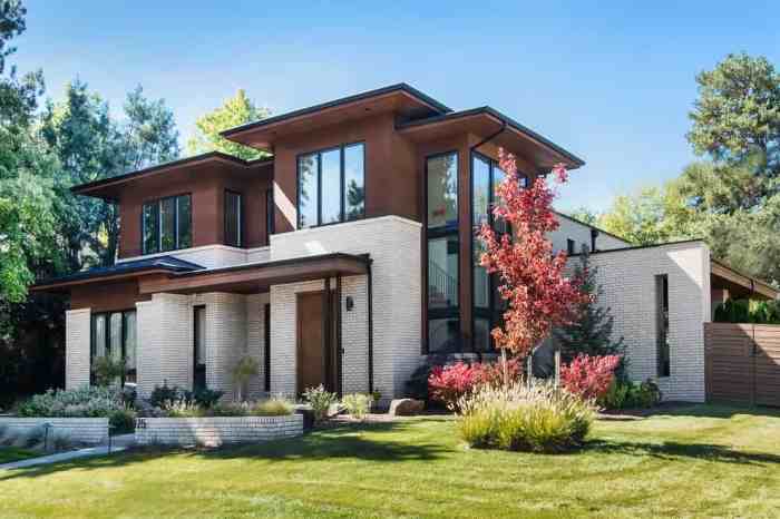 Balancing modern and traditional elements in a luxury exterior design