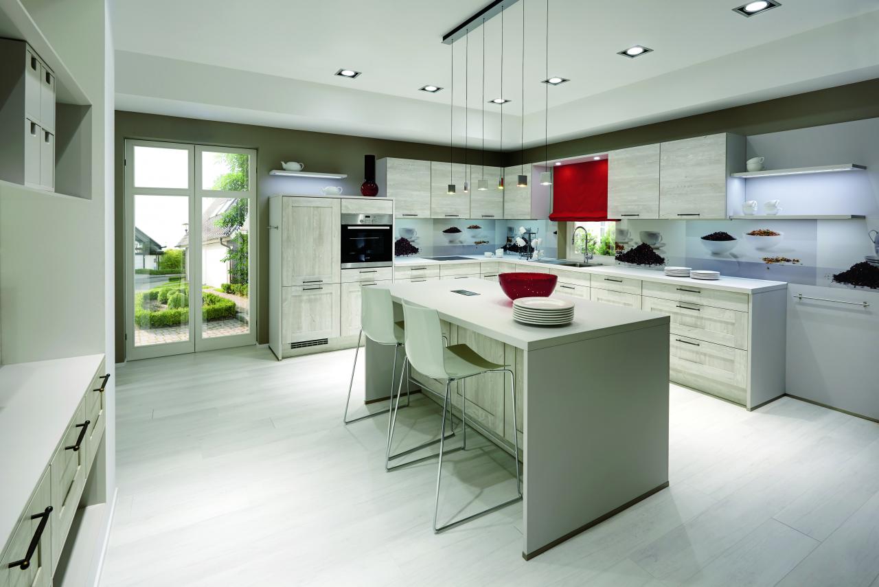 Custom German kitchen design: balancing cost and quality