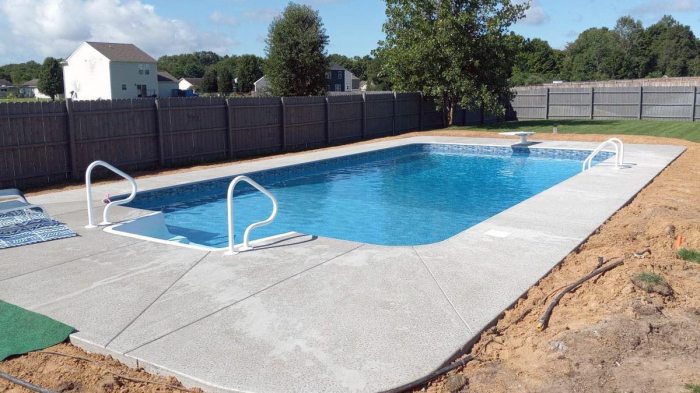 Average cost of a fiberglass pool installation near me